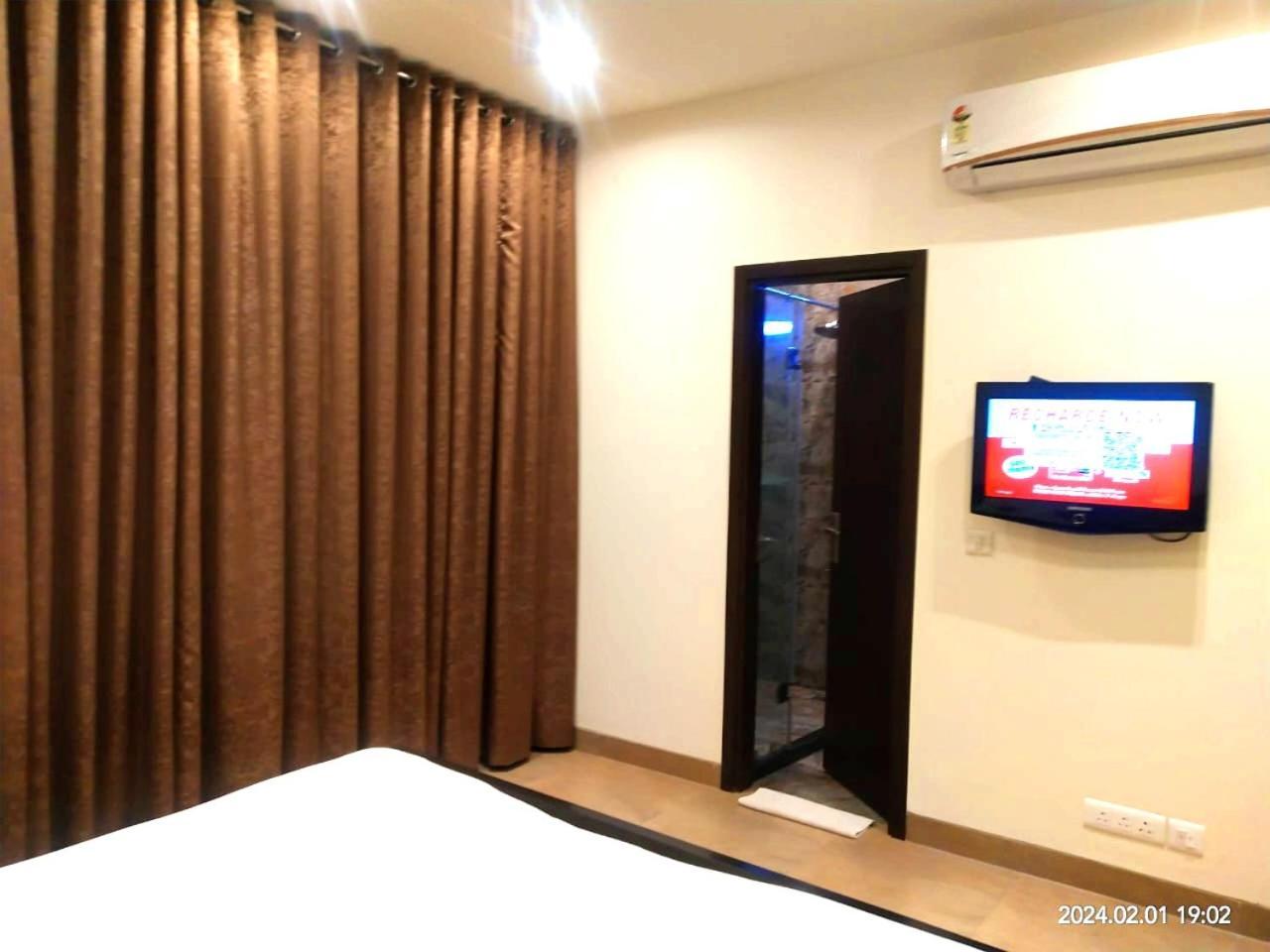 When In Gurgaon - Artemis Hospital 1 Min Walk, Fortis & Medanta 4 Mins Drive Екстериор снимка