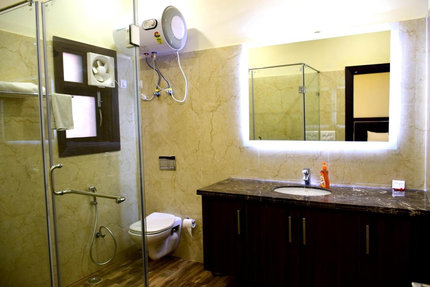 When In Gurgaon - Artemis Hospital 1 Min Walk, Fortis & Medanta 4 Mins Drive Екстериор снимка