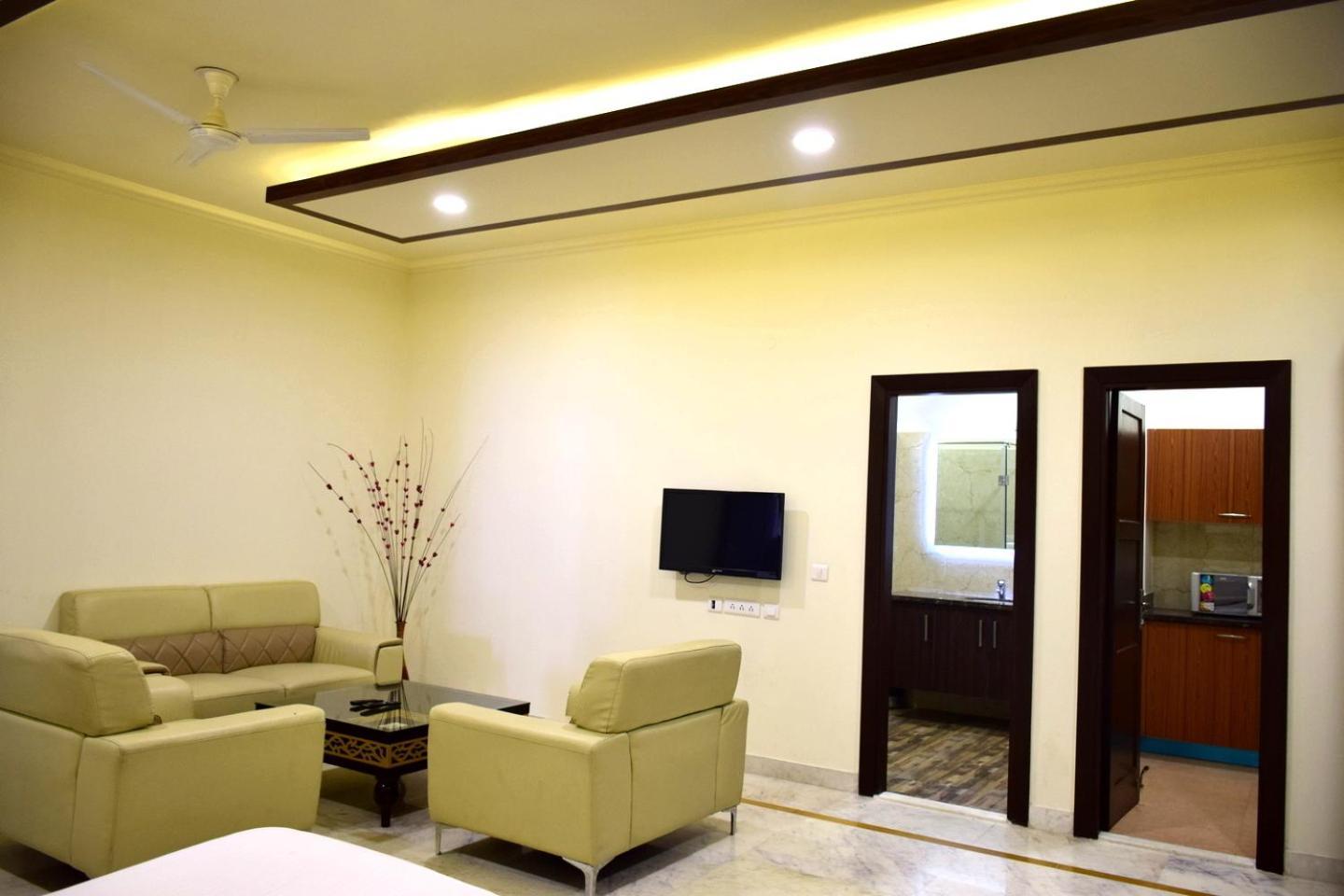 When In Gurgaon - Artemis Hospital 1 Min Walk, Fortis & Medanta 4 Mins Drive Екстериор снимка