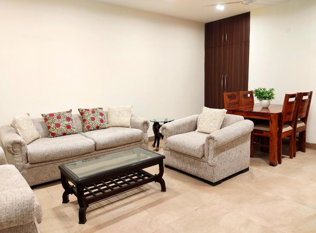 When In Gurgaon - Artemis Hospital 1 Min Walk, Fortis & Medanta 4 Mins Drive Екстериор снимка