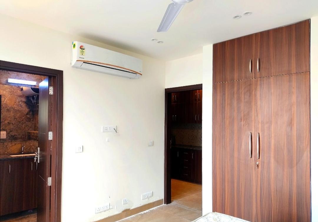 When In Gurgaon - Artemis Hospital 1 Min Walk, Fortis & Medanta 4 Mins Drive Екстериор снимка